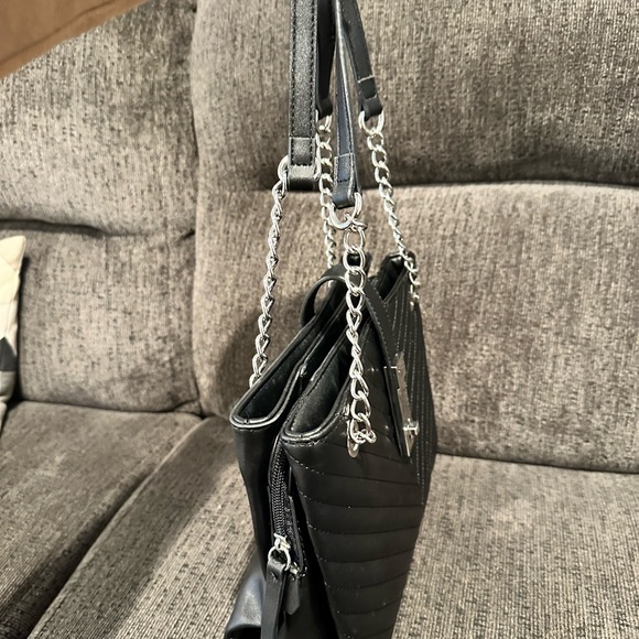 Guess shoulder tote black, with 3 compartment, middle zipper - Picture 3 of 5